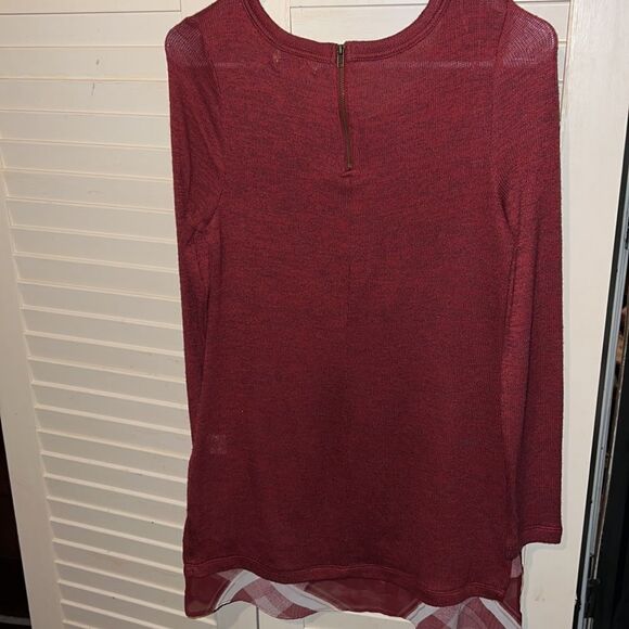 Princess Vera Wang size small longer length sweater with layered detail - Picture 4 of 7